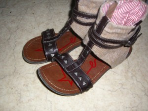 lecker Sandalen aus einer Mülltüte