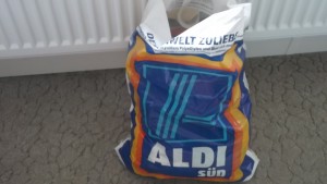 Aldi-Plastiktüten verbrennen total geil