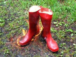 Die Flammen nehmen ihre Arbeit auf