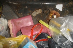 0DSC06680.JPG (113.11 KiB) 13889 mal betrachtet einsam am Grund gelegen und verdammt schnell zugemüllt