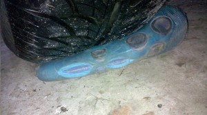 zstiefel2.jpg (102.86 KiB) 2886 mal betrachtet PVC Gummistiefel und Autoreifen<br />(Endstadium)