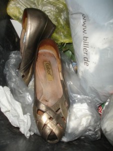 0DSC06770.JPG (76.19 KiB) 12595 mal betrachtet siehe da ... leicht müffelnde Absatzschuhe