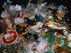 Müll0613 543.jpg (342.88 KiB) 8001 mal betrachtet Noch ein letzter Blick auf dieses versiffte eklige "Stilleben" und dann ging ich weg ...