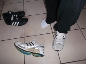 Müll0613 002.jpg (236.59 KiB) 4187 mal betrachtet Anja hatte gerade ihre treugedienten und eigentlich noch schön gepflegten "Arbeitsschuhe" an den Füßen als sie mir verkündete, dass die nun sofort ausrangiert und weggeschmissen würden.