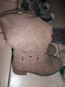Anjas innen total ausgelatschte Stiefel sind nach einem langen Winter nun reif für den Müll.
