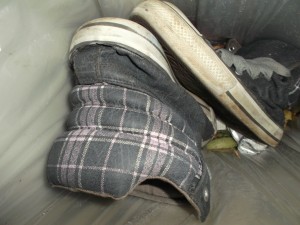 Jessica hatte recht: Lauras Chucks waren schon arg zerlatscht; aber eben auch sooo geil!
