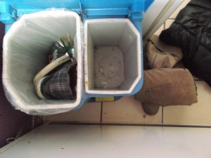 Müll0613 046.jpg (290.1 KiB) 6336 mal betrachtet Dreckecke! Hier enden selbst die süßesten und geilsten Klamotten und Schuhe!