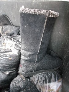 Obohl der eine UGG noch aufrecht stand, war nur noch ekliger Abfall.
