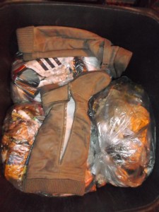 Nachdem die oberste Lage Müll abgeräumt war, kamen Anjas schon plattgedrückte Winterstiefel zum Vorschein.