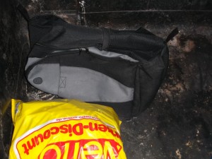Warum dieser Rucksack wohl in den  Müll sollte?!?