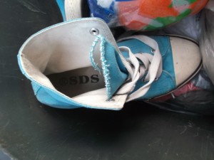 Ein Blick ins verkäste Innere des Girly-Chucks.