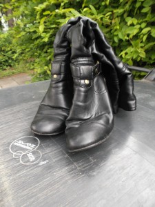 Müll0613 455.jpg (343.65 KiB) 6235 mal betrachtet Ich hörte Schritte. Gleich würde der Hausmeister um die Ecke kommen. Also erst einmal ein "strategischer Rückzug".