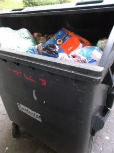 Noch ein Schulrucksack auf dem Weg in die Müllverbrennungsalnlage.