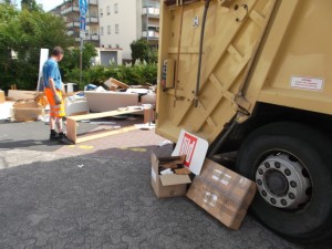 Müll0613 250.jpg (307.24 KiB) 6798 mal betrachtet Es krachte und rumorte schon sehr "vielversprechend".