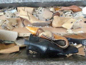 Müll0613 322.jpg (298.52 KiB) 6320 mal betrachtet Überall kann man das Buffalo-Logo sehen, doch es ist alles nur noch wertloser Dreck!