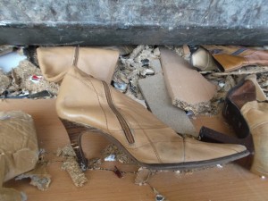 Müll0613 324.jpg (260.01 KiB) 6302 mal betrachtet Nur noch zermalmte gepresste Stiefel zu sehen!