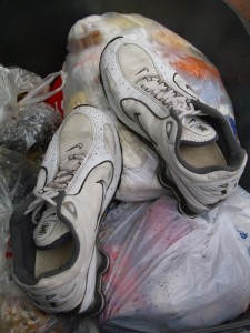 Anja02 005.jpg (205.35 KiB) 9617 mal betrachtet Da ich auch für ein paar Tage wegmusste, dachte ich noch, das sei vielleicht die letzte Gelegenheit, diese geilen Shox noch mal zu sehen.