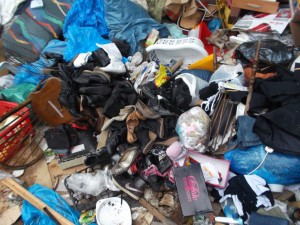 Müll0613 502.jpg (316.22 KiB) 13506 mal betrachtet Alle waren nun weg und hatten diesen Frauenmüll vergessen. Ich nicht!!