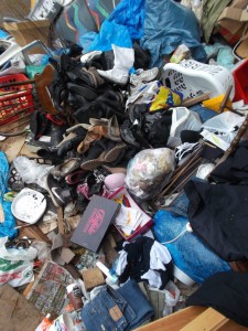 Müll0613 503.jpg (360.03 KiB) 13506 mal betrachtet Ich konnte mich an den Anblicken kaum sattsehen, aber die Gelegenheit welche sich mir bot nutzte ich. Alles befand sich bald in meinem Kofferraum. Für den Müllverdichter würde noch genug übrig bleiben zum plattwalzen. Grins!