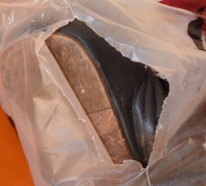 das weiche Leder wirft Falten
