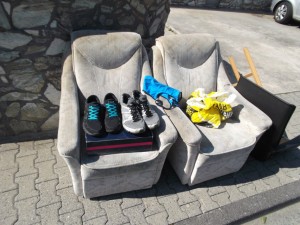 Müll0613 151.jpg (271.17 KiB) 5242 mal betrachtet Das Gerümpel zum Entsorgen an den Straßenrand gestellt.