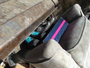 Müll0613 175.jpg (306.26 KiB) 5190 mal betrachtet Ich muss das jetzt aushalten! Meine alten geliebten Turnis werden nun sterben!