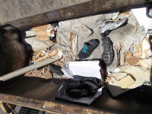 Müll0613 199.jpg (307.42 KiB) 5266 mal betrachtet Was seht ihr? Also eigentlich nur noch eklig verpresster Dreck!