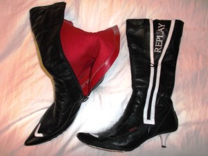 Ein supergeiles rotes weiches Futteral, tolles Leder und echte Hingucker!