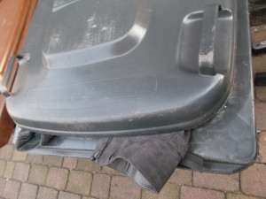 Müll0813 083.jpg (247.63 KiB) 5821 mal betrachtet Ich finde, Tamaras Stiefel hätten ruhig etwas "diskreter" sterben können.