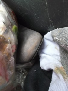In der Mülltonne, sind abgewetzte Stiefelspitzen kein Makel mehr.