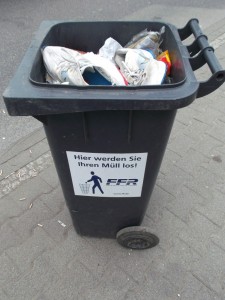 Ob die Mülltonne schon bereit stand zur Leerung?