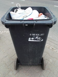 Bei diesem Aufkleber konnte ich mir ein Lachen nicht verkneifen!