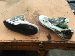 Diese Sneaks haben echt nur noch den Müll verdient! Also wer dieses Paar sammeln oder endgültig vernichten will ... !