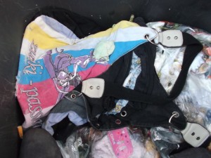 Nicht nur die Stiefel, besonders die Tasche hatte den Müllgeruch stark angenommen.