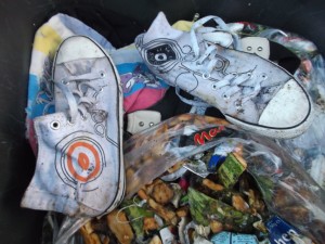Hat jemand Lust, die armen Sneakerchen zu retten oder wenigstens angemessen &quot;aus der Welt zu schaffen&quot;?