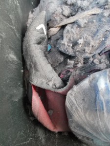 Was für ein demütigendes schmutziges Ende für die Stiefel: Der Dreck landete auch im geilen roten Innenfutter. Jetzt waren sie total versaut. Die Vermüllung galoppierte; ich kam kaum noch mit!
