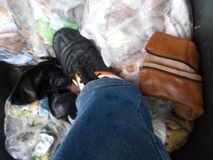 Unter den Stollenschuhen hatten weder die weichgelatschten Sneakers, die zarten Wäschelumpchen und auch die edlen Lederstiefeletten nicht die geringste Chance.