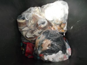 Der Ekellumpen ist endlich weg und gibt neue geile Einblicke frei.