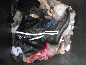 Durch Müllsiff und Dreck stumpf gewordener Glanz.