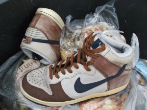 Für gut zehn Tage in einem Küchenmüllbeutel haben diese Nike-Stiefelchen sehr, sehr, sehr viel Glück gehabt und sahen noch beinahe makellos aus!