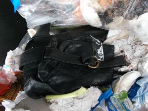 Ein typisches Ende für ausrangierte Alltagsstiefeletten - also nichts besonderes.