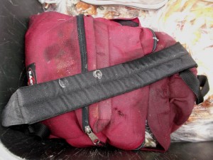 Igitt! Müllbrühe überall auf und in dem Eastpak.