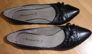 Auch Tamaris Pumps Gr.42, versuche ich am Fuß zu altern, sind etwas breiter geschnitten