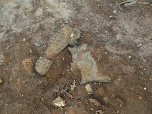 Müll0813 197.jpg (276.8 KiB) 10810 mal betrachtet Höchstwahrscheinlich Damenwinterstiefel; - also waren das einmal.