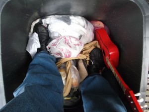 Die Küchenuhr zerkrachte auch, denn unter meinen Stollenfußballschuhen war ihre &quot;Zeit abgelaufen&quot;.