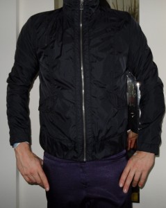 schwarze Nylonjacke