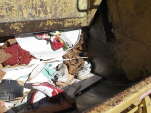 Müll0913 125.jpg (320.55 KiB) 5666 mal betrachtet Der Augenblick, in welchem sich die Presse wieder öffnet um "nachfassen" zu können.