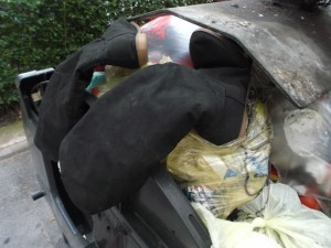 Müll0913 025.jpg (266.04 KiB) 8283 mal betrachtet Die Winterstiefel haben schon die Presse "zu spüren" bekommen!