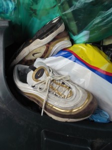 Müll0913 070.jpg (275.81 KiB) 7474 mal betrachtet Ein Paar sehr schöne und seltene Air Max 97 in dieser Farbkombination.