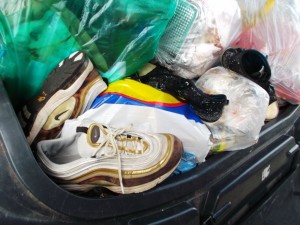 Müll0913 071.jpg (290.45 KiB) 7484 mal betrachtet Nicht mehr lange und der ganze Abfall wird in den Container reingepresst.